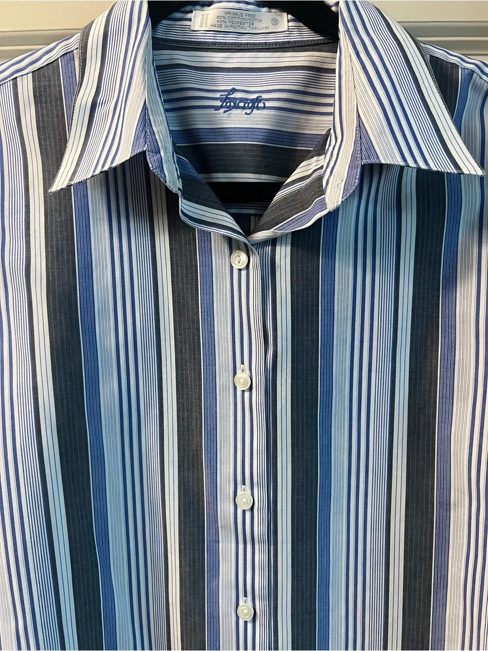 Foxcroft Vintage 100% Cotton Wrinkle-Free Blue Multi-Stripe Button-Down / M - Picture 3 of 9